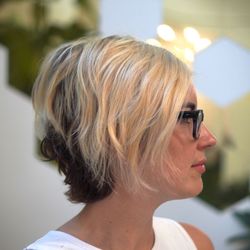 Grow Salon + Wine Bar