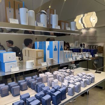 Blue Bottle Coffee - Wolf Point - Coffee & Tea Near Me - Chicago, Illinois