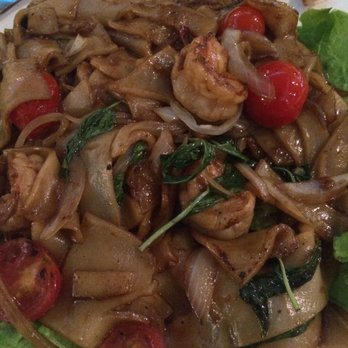 Chao Phra Ya - Drunk man noodle with shrimp - Thai Near Me - Herndon, Virginia Chao Phra Ya - Drunk man noodle with shrimp - Thai Near Me - Herndon, Virginia