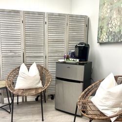 Lily Lashes And Brows - Complimentary snacks and drinks