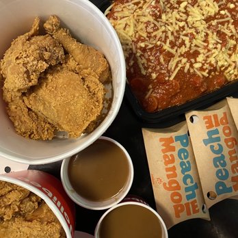 Jollibee - Family Combo B: fried chicken, jolly spaghetti, peach mango pies, and gravy. - Filipino Near Me - West Covina, California Jollibee - Family Combo B: fried chicken, jolly spaghetti, peach mango pies, and gravy. - Filipino Near Me - West Covina, California