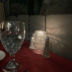 Giovanni's Italian Restaurant - Ambiance at table