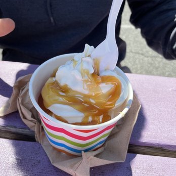 Lucky's Ice Cream - Vanilla soft + caramel - Ice Cream & Frozen Yogurt Near Me - Lee, Massachusetts