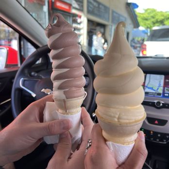 Meadowlark Dairy - The best, classic swirl and pineapple - Ice Cream & Frozen Yogurt Near Me - Pleasanton, California