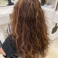 Antons Salon by null