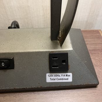 Hilton Jackson - Outlets don't work and dirty. - Hotels Near Me - Jackson, Mississippi