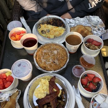 Hotel Mountain Brook - Made to order breakfast each morning; yogurt parfait; "surprise" flavor coffee cake each morning. - Bed & Breakfast Near Me - Tannersville, New York