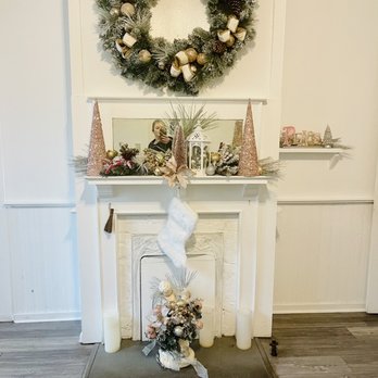 The Bowman House Southern Kitchen - a fireplace decorated for christmas - American Near Me - Bowman, Georgia The Bowman House Southern Kitchen - a fireplace decorated for christmas - American Near Me - Bowman, Georgia