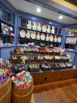 Putnam Pantry Candies, Ice Creams & Cafe by null