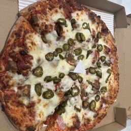 Meat lovers with jalapeños, very good, generous toppings! Meat lovers with jalapeños, very good, generous toppings!