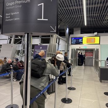 LATAM - Boarding group 1 - Airlines Near Me - Pudahuel, RM