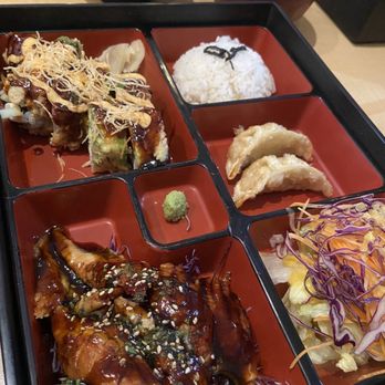 Sushi Kaya - Deluxe Bento - Unagi Teriyaki - Sushi Bars Near Me - Morton Grove, Illinois