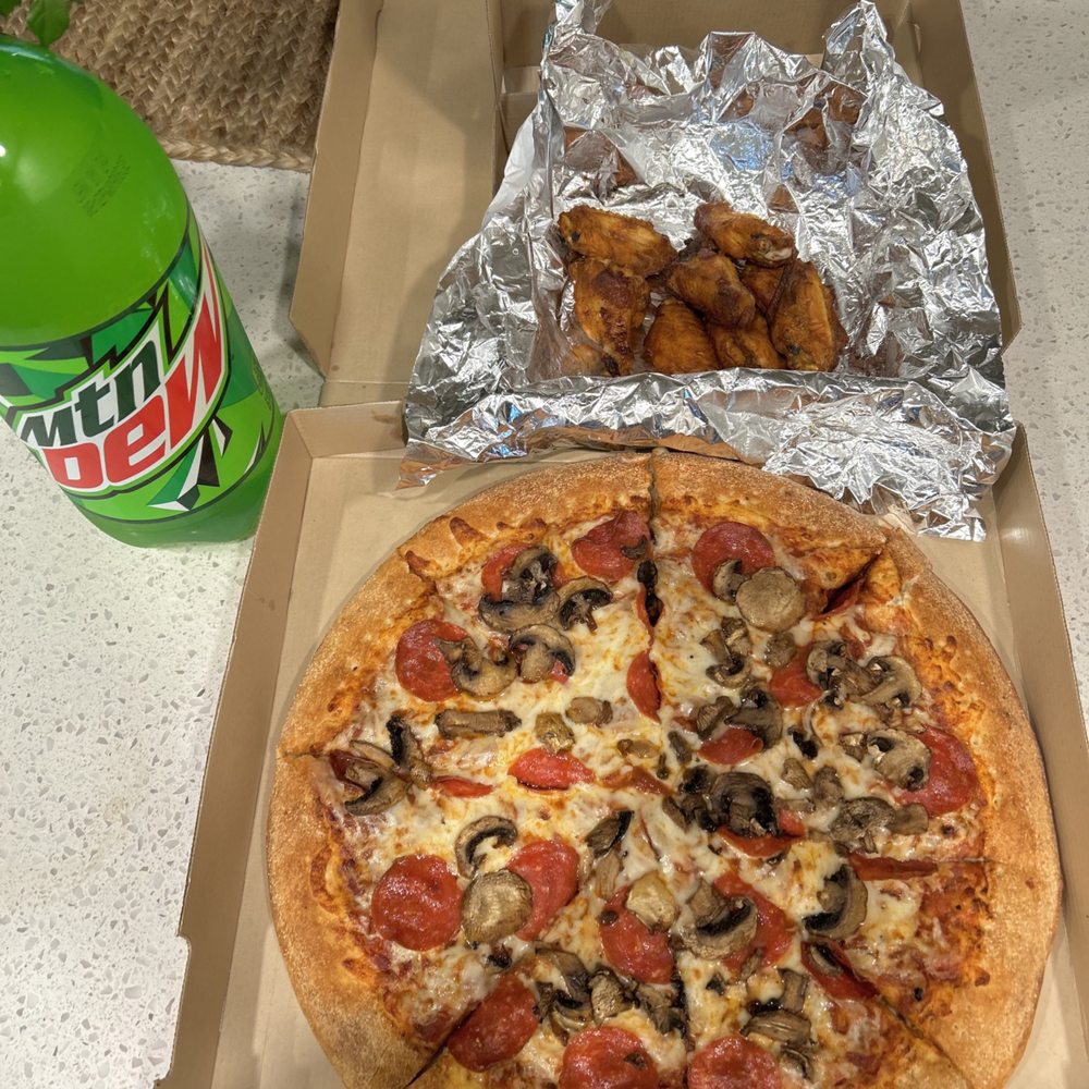 Hungry Howie's Pizza - Large pepperoni & mushroom with mild sauce wings and a Mountain Dew. - Pizza Near Me - Peoria, Arizona Hungry Howie's Pizza - Large pepperoni & mushroom with mild sauce wings and a Mountain Dew. - Pizza Near Me - Peoria, Arizona