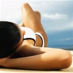 AgelessbyKarla - Airbrush Spray Tans