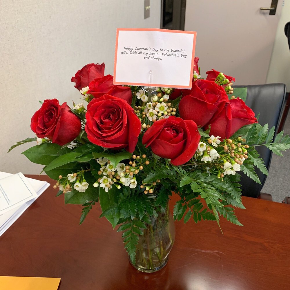 Alexa's Flowers - Devoted to You Red Roses - Florists Near Me - Arcadia, California