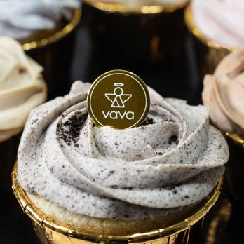 Vava Designer Cakes - Sea Salt Oreo Mini Cake - Desserts Near Me - Toronto, Ontario