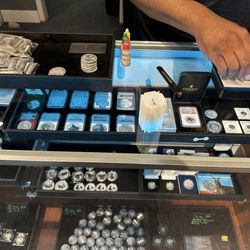 Gold & Coin Exchange - Counting coins
