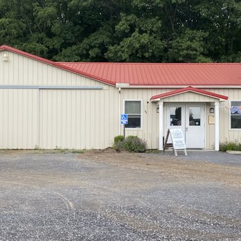 Red Tail Ridge Winery - Small but cozy tasting room - Wineries Near Me - Penn Yan, New York Red Tail Ridge Winery - Small but cozy tasting room - Wineries Near Me - Penn Yan, New York