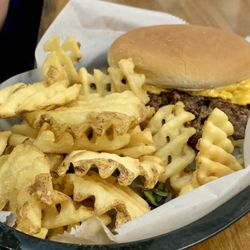 Barley & Burger - Kid's cheeseburger meal