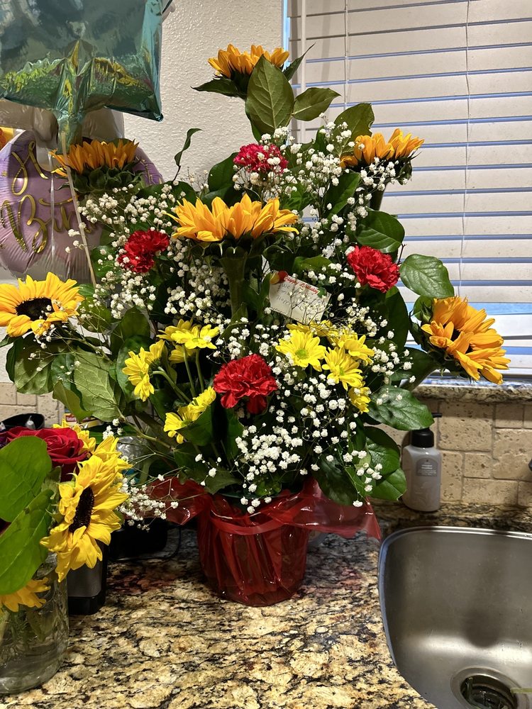 THE BLESSING FLOWER SHOP & GIFTS Updated October 2024 1645 E