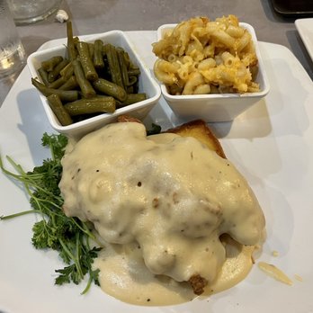 Southern Kitchen - Country Fried Chicken with Mac and Cheese and String Beans - Southern Near Me - Richmond, Virginia Southern Kitchen - Country Fried Chicken with Mac and Cheese and String Beans - Southern Near Me - Richmond, Virginia