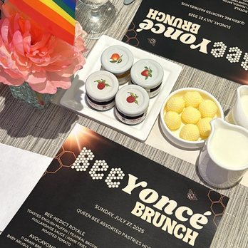 Signatures Restaurant - Canadian (New) Near Me - Toronto, Ontario