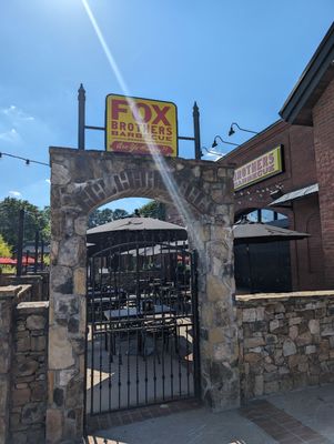 Fox Bros. Bar-B-Que Que-osk by null