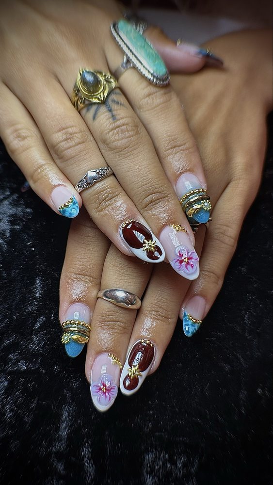 Mishelle Nails Logo