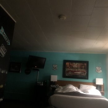 Historic Route 66 Motel - Two queen room - its dark on purpose, great light if you open blinds - Hotels Near Me - Seligman, Arizona Historic Route 66 Motel - Two queen room - its dark on purpose, great light if you open blinds - Hotels Near Me - Seligman, Arizona