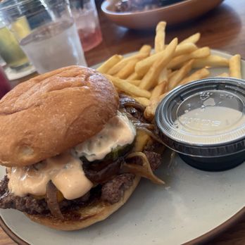 Riley’s on 2nd - Smashburger - New American Near Me - Long Beach, California