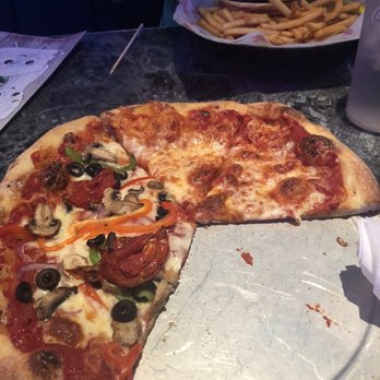 Bubba's 33 - Pizza and burgers it's what they are known for - American Near Me - Fishers, Indiana