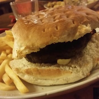 Fort Apache - Panino Toreros:hamburger, bacon e cipolla, accompagnato da gustosissime patatine - Steakhouses Near Me - Fiumicino, RM