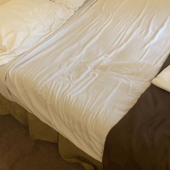 The Farrington Inn - Bed when we arrived. Doesn't show the broken mattress but it was indented. - Hotels Near Me - Allston, Massachusetts The Farrington Inn - Bed when we arrived. Doesn't show the broken mattress but it was indented. - Hotels Near Me - Allston, Massachusetts
