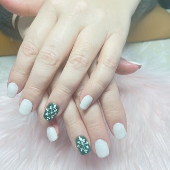 Deja Vu Nails & Spa - Christmas nails design by Tammy - Nail Salons Near Me - Ashburn, Virginia