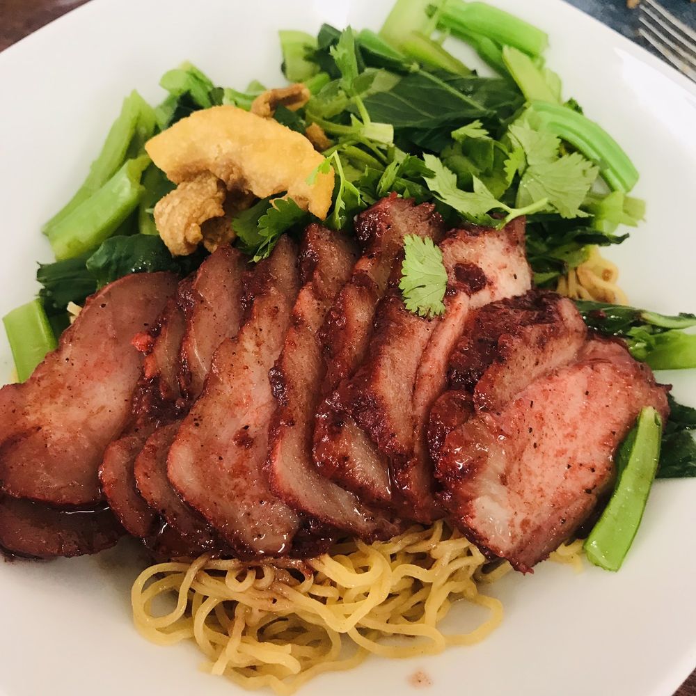 Ba-mee-hang - brothless - pork - egg noodles - yu choy(like bok choy), fried garlic - very good! Ba-mee-hang - brothless - pork - egg noodles - yu choy(like bok choy), fried garlic - very good!