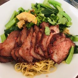 Ba-mee-hang - brothless - pork - egg noodles - yu choy(like bok choy), fried garlic - very good! Ba-mee-hang - brothless - pork - egg noodles - yu choy(like bok choy), fried garlic - very good!