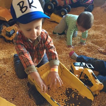 Liepold Farms - Trucks and corn - Farmers Market Near Me - Boring, Oregon