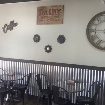 Scoops - Decorations and tables - Ice Cream & Frozen Yogurt Near Me - Mayodan, North Carolina Scoops - Decorations and tables - Ice Cream & Frozen Yogurt Near Me - Mayodan, North Carolina