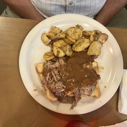 Open face roast beef sandwich with checz fries