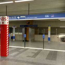 U-Bahnhof Nordfriedhof - Zwischengeschoß vor den Bahnsteigen