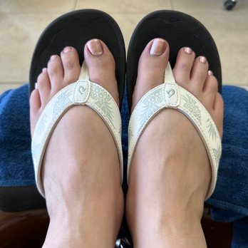 Bee Polished Nails & Spa - #2 Salt Scrub Pedicure with regular polish - Waxing Near Me - Upland, California