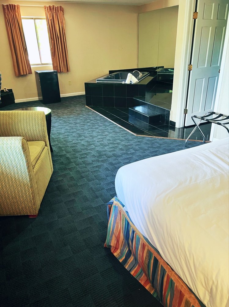 AMERICAS BEST VALUE INN TORRINGTON, CT Updated June 2024 15 Photos