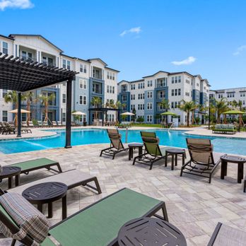 Apela House - Swimming Pool | Apela House - Apartments Near Me - Jacksonville, Florida
