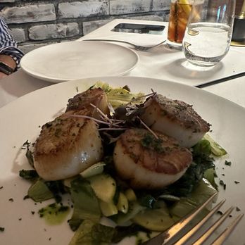 Two25 - Seared scallops - Italian Near Me - Locust Valley, New York
