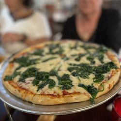 Rinconcito Superlatinos Cafeteria - Spinach pizza