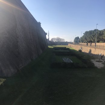 Funicular de Montjuïc - Fortified castle wall - Public Transportation Near Me - Barcelona, B