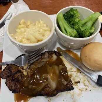 Calhoun Steak House - Beef, liver, mac & cheese, broccoli - Seafood Near Me - Jacksonville, Alabama