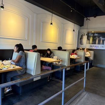 Mama Hong's Vietnamese Kitchen - Burbank - Inside - Vietnamese Near Me - Burbank, California