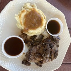 Iron Pony Saloon - Filet, mushrooms and mashed