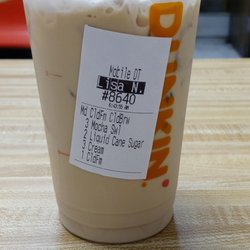 Dunkin' - I ordered a mocha, it says mocha but they gave me a caramel instead...